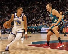 包含里昂客场不敌阿维尼翁，遭遇不败纪录终结的词条