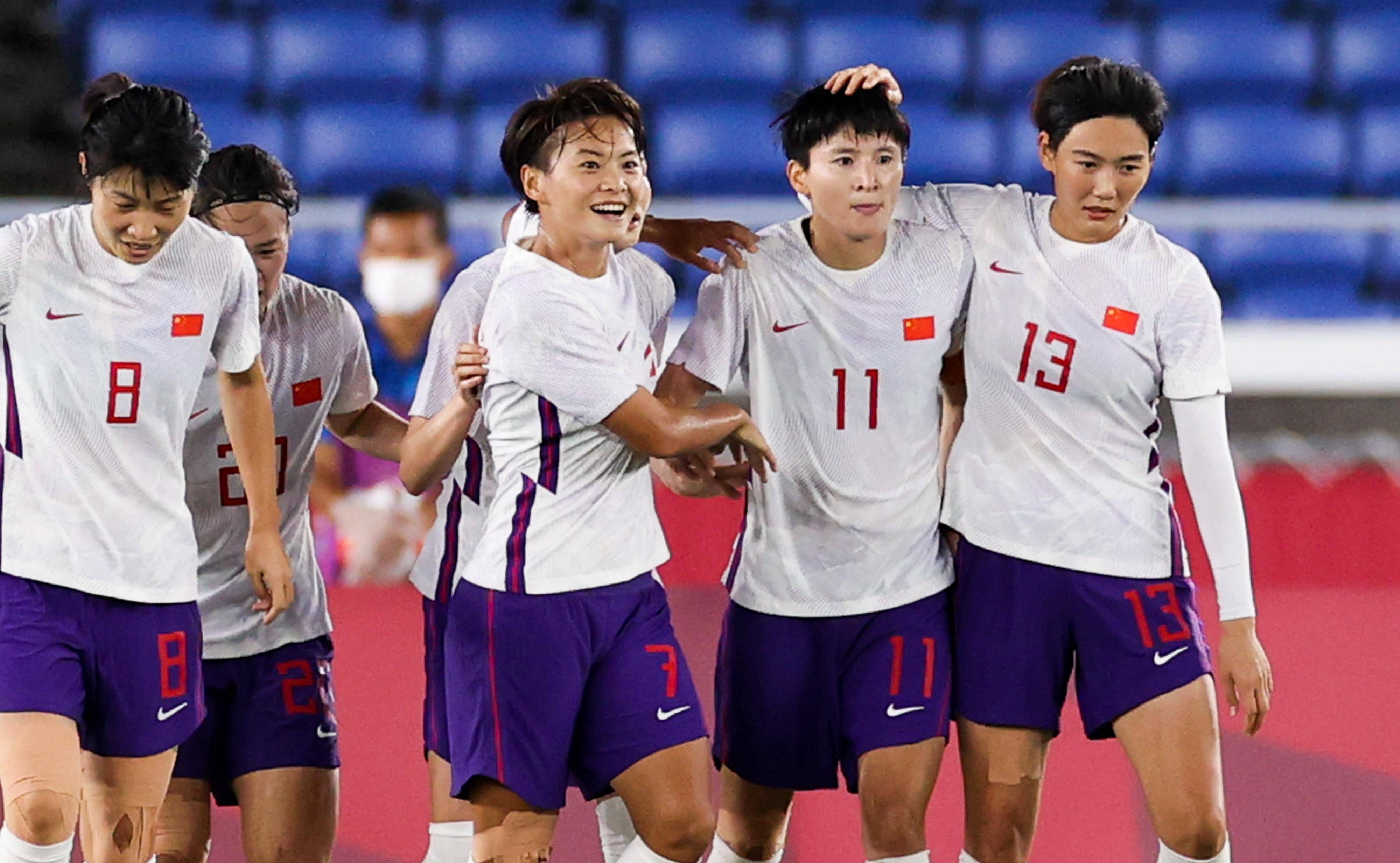 关于中国女足在球场上展现出团结一心的决心的信息 关于中国女足在球场上展现出团结一心的决心的信息