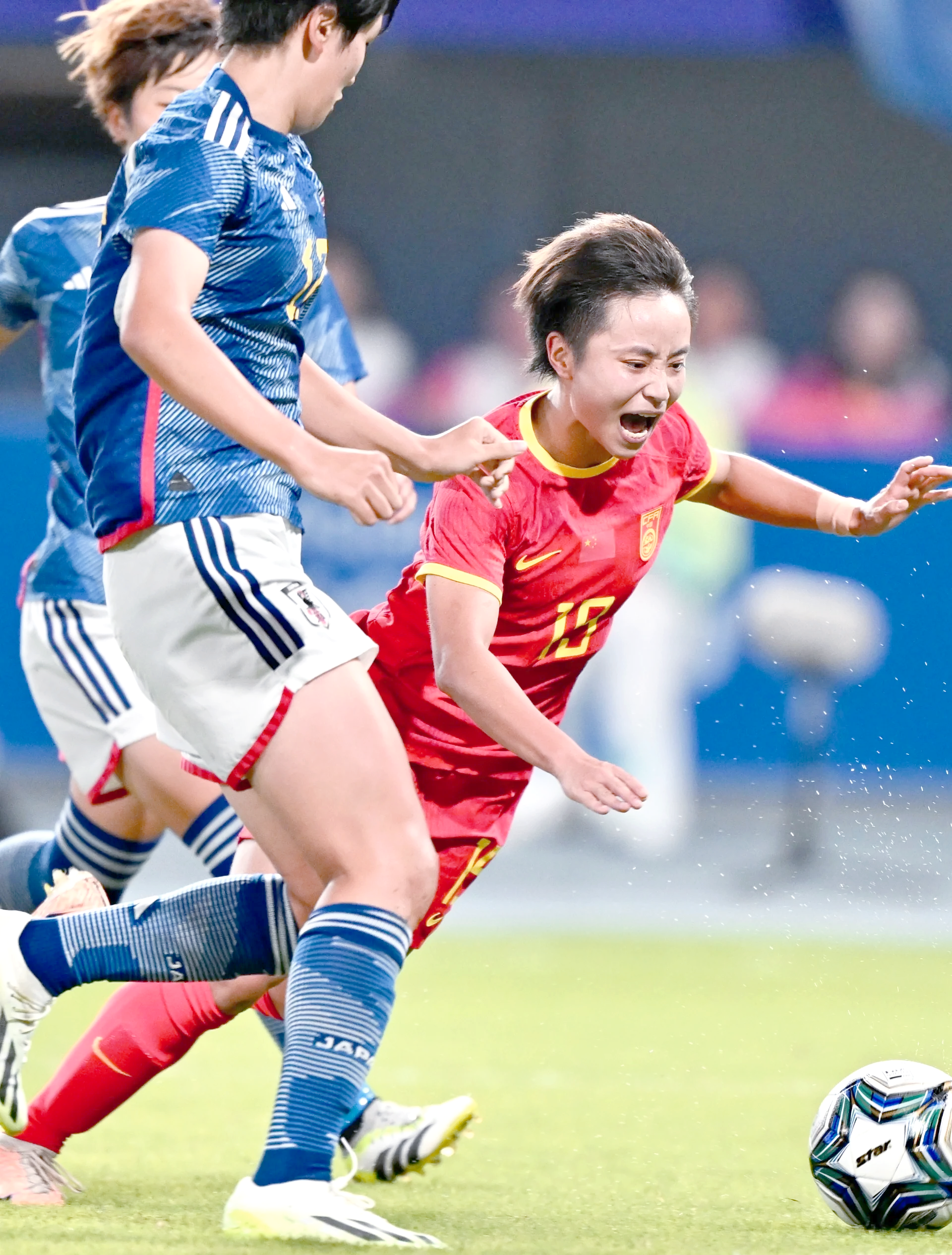 战胜困难,女足选手坚持训练备战重要赛事的简单介绍 战胜困难,女足选手坚持训练备战重要赛事的简单介绍