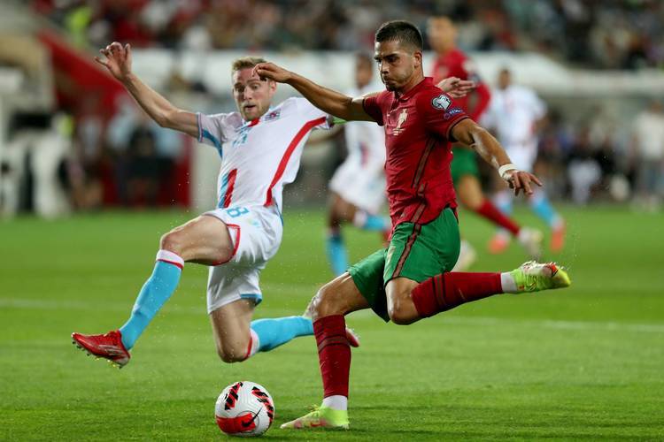 关于欧国联比赛决赛重燃战火,赛场上演激烈对抗的信息 关于欧国联比赛决赛重燃战火,赛场上演激烈对抗的信息