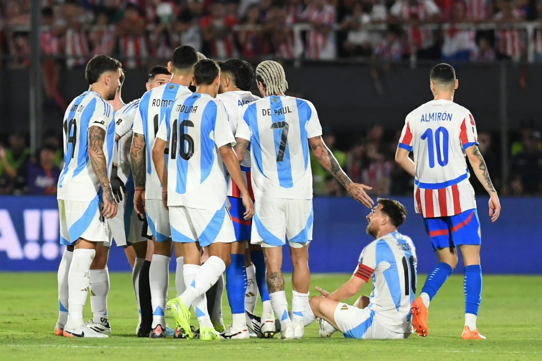 阿根廷足球队突破重围，晋级半决赛