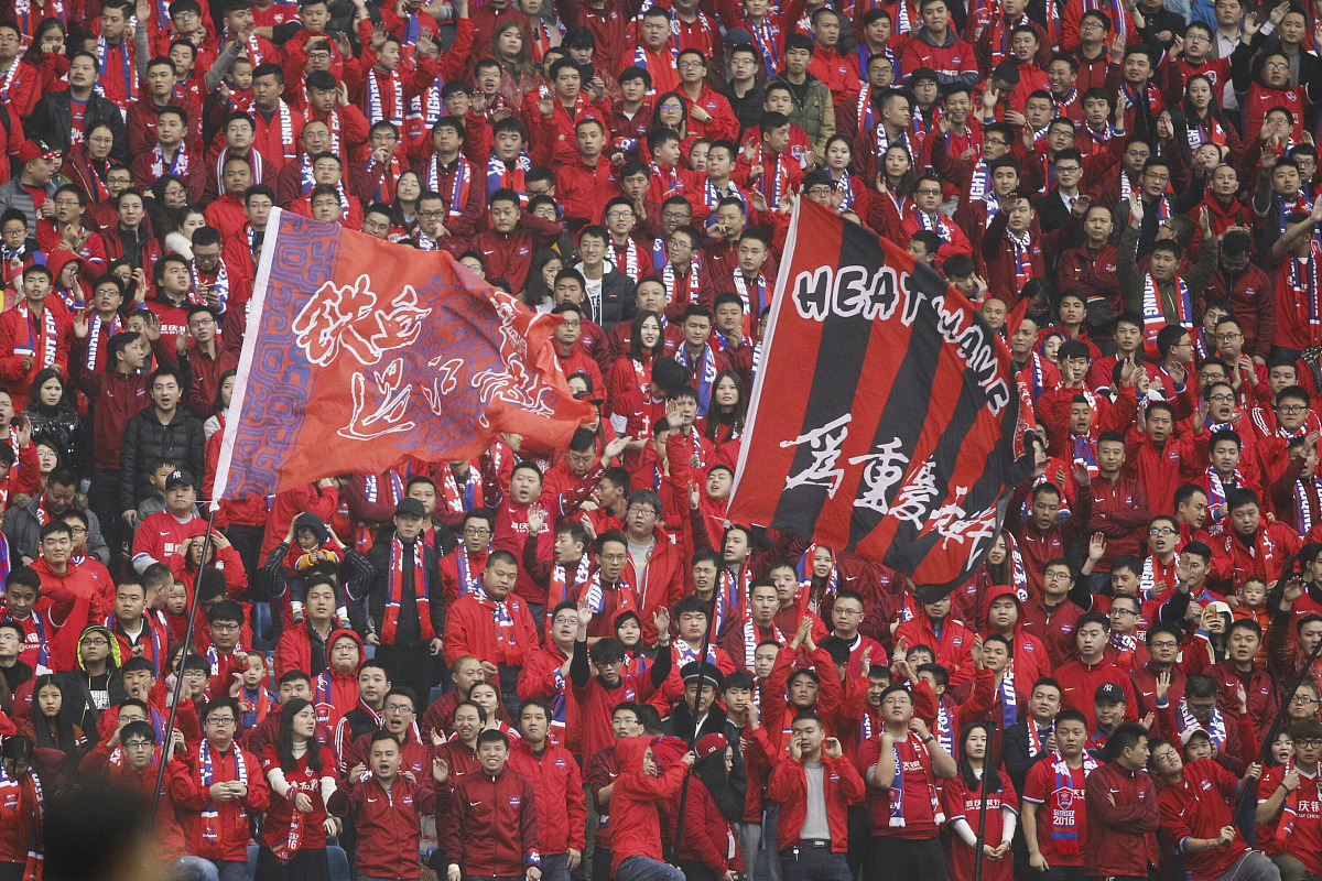 关于严峻的赛场考验球队的战术和团队精神的信息 关于严峻的赛场考验球队的战术和团队精神的信息